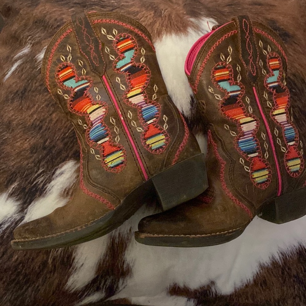 Ariat size 9 toddler boots